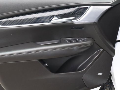 Certified 2023 Cadillac XT6 Premium Luxury image 21