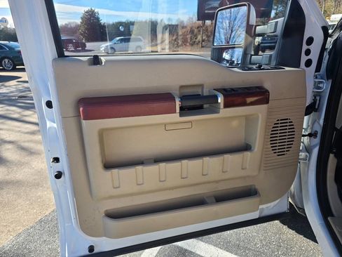 Used 2008 Ford F350 Lariat 4dr Crew Cab 4WD LB DRW image 15