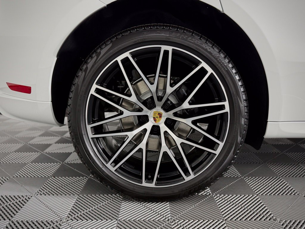 Certified 2026 Porsche Macan AWD/4WD image 17