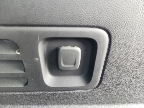 Certified 2024 Chevrolet Traverse LT image 32