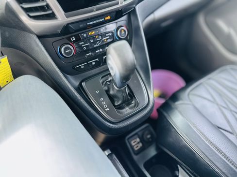 Used 2020 Ford Transit Connect XLT image 33