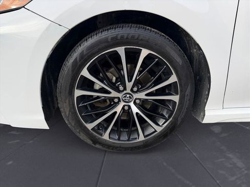 Used 2020 Toyota Camry SE image 10