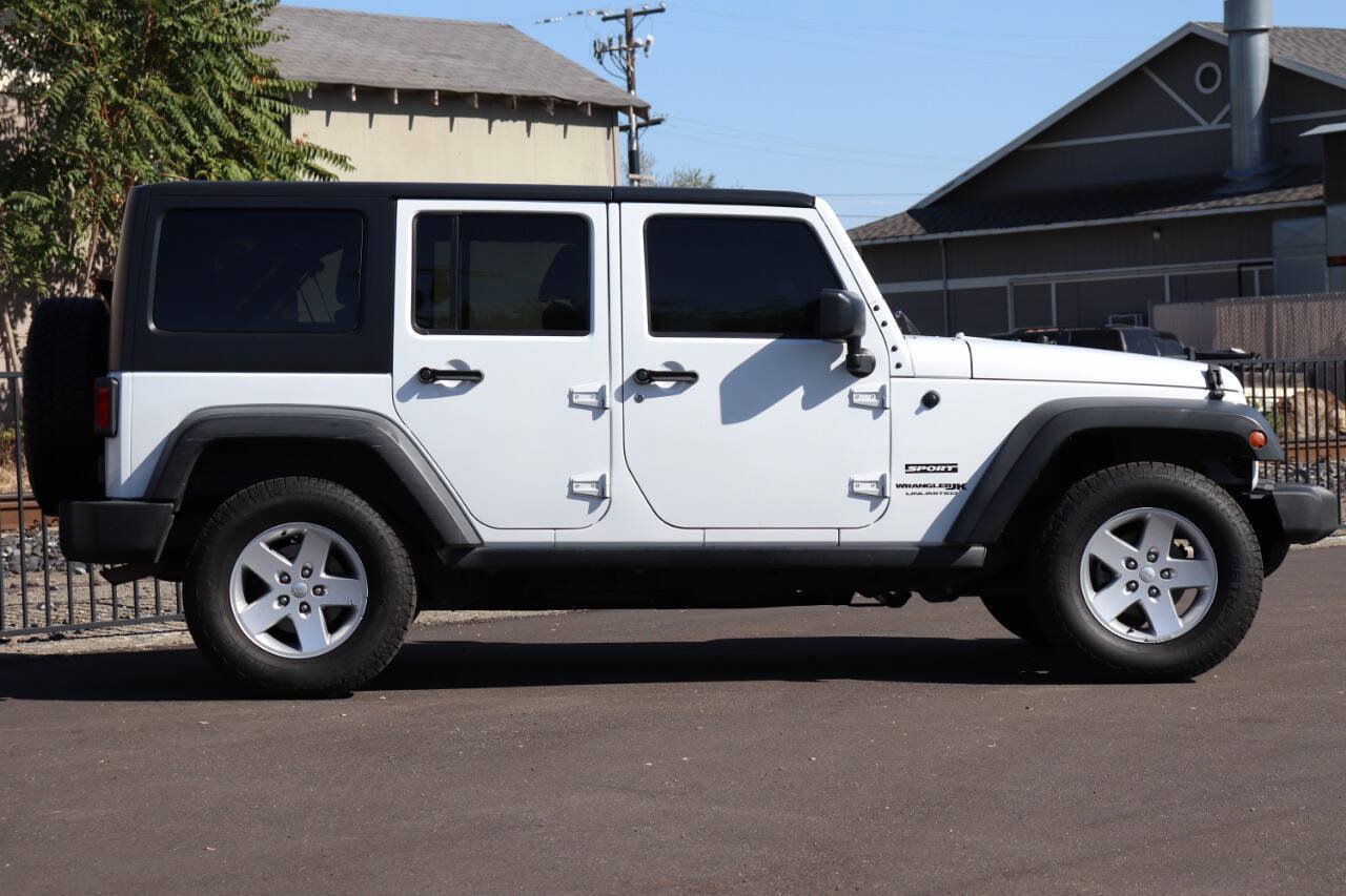 Used 2018 Jeep Wrangler Unlimited Sport S AWD/4WD image 11