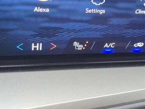 Certified 2024 Chevrolet Traverse LT image 32