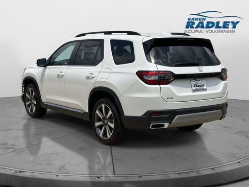 Used 2025 Honda Pilot Elite image 3
