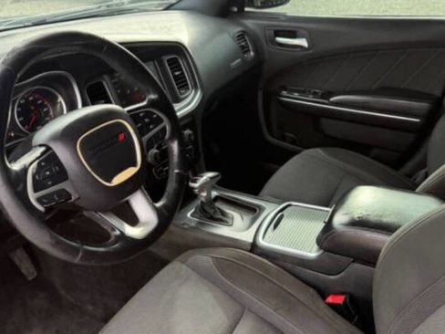 Used 2015 Dodge Charger SXT image 9