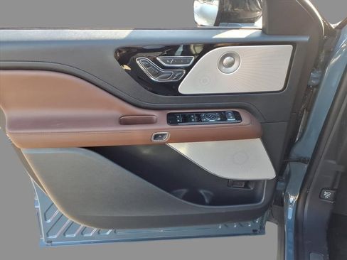 New 2026 Lincoln Aviator Reserve image 16