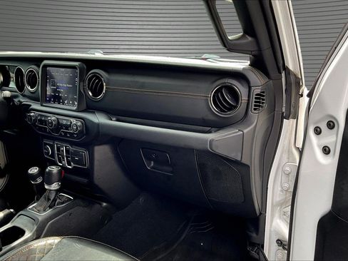 Used 2022 Jeep Wrangler Unlimited Sahara AWD/4WD image 18