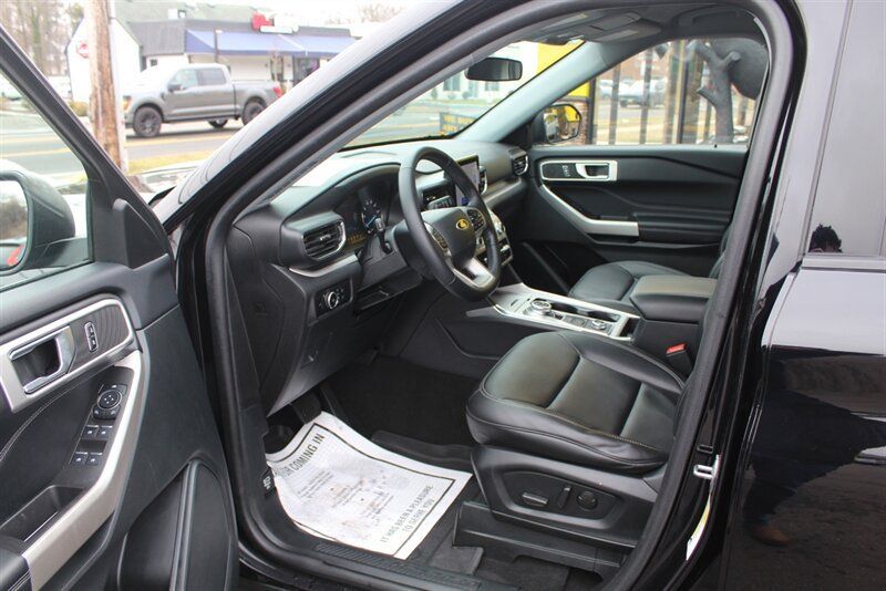 Used 2023 Ford Explorer XLT w/ Equipment Group 202A AWD/4WD image 11