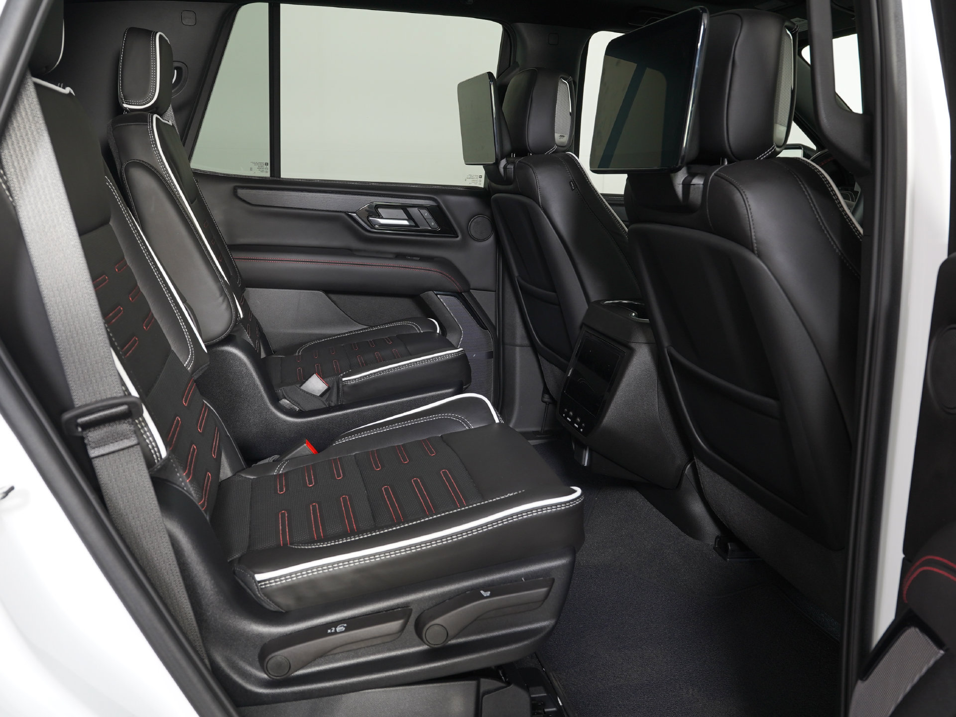Used 2026 GMC Yukon AT4 Ultimate AWD/4WD image 11