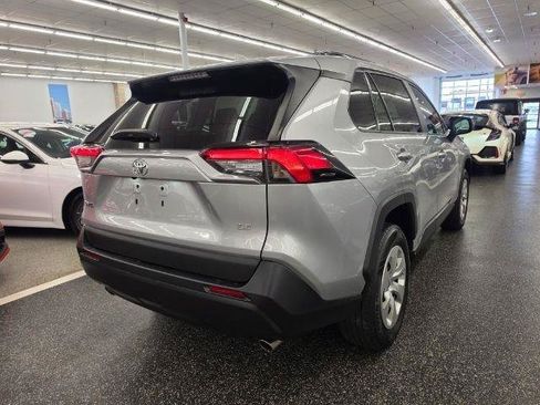 Used 2021 Toyota RAV4 LE FWD image 5
