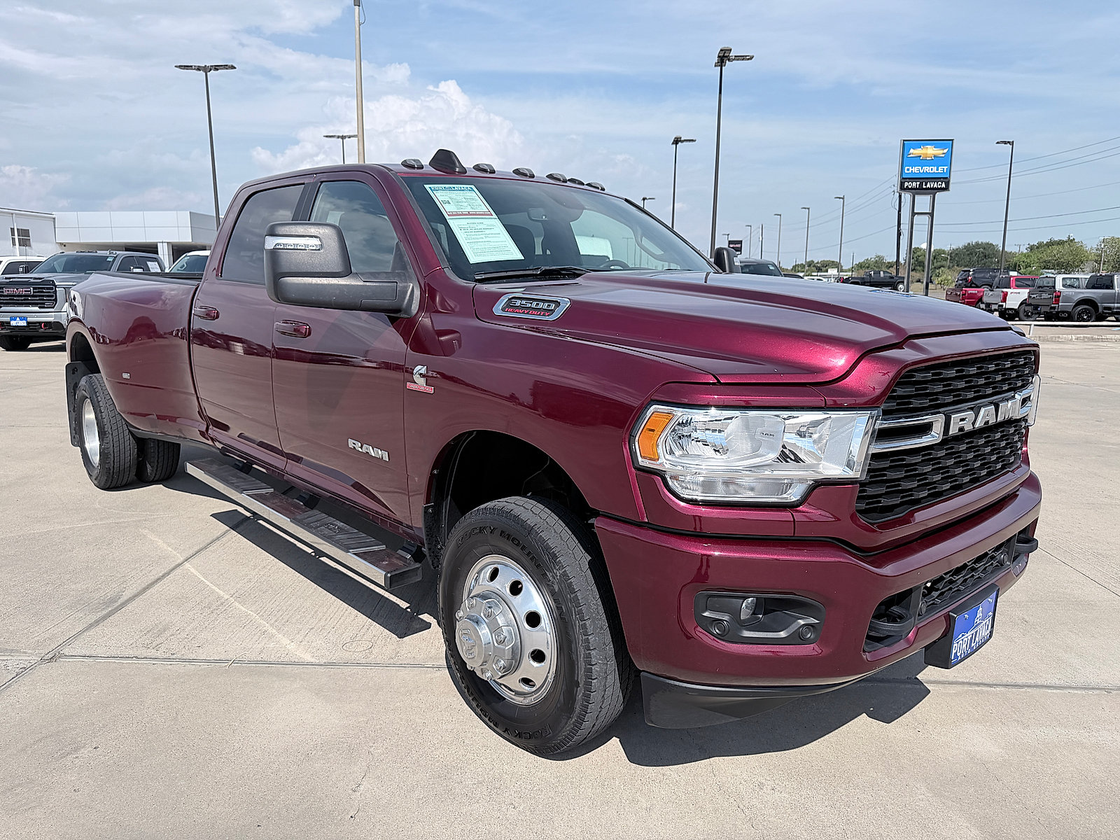 Used 2024 RAM 3500 Big Horn w/ Sport Appearance Package AWD/4WD image 9