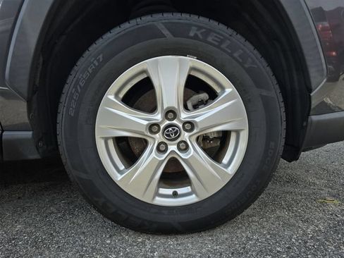 Used 2021 Toyota RAV4 XLE FWD image 9