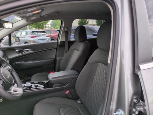 Used 2025 Kia Sportage LX FWD image 14