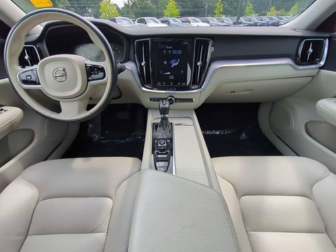 Used 2020 Volvo S60 T5 Momentum FWD image 14