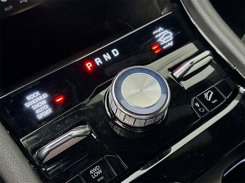 Used 2022 Jeep Grand Cherokee Overland image 32