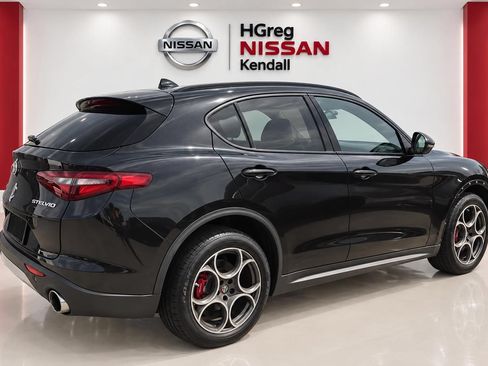 Used 2018 Alfa Romeo Stelvio Sport w/ Quick Order Package 22J Sport AWD/4WD image 4