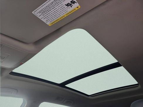 Used 2021 Volkswagen Atlas SEL Premium image 2