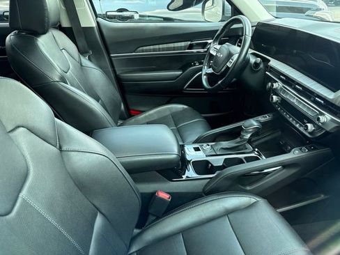 Used 2024 Kia Telluride EX w/ EX Captain's Chair Package AWD/4WD image 6