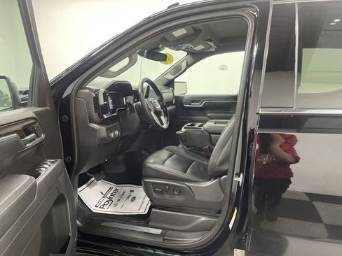 Used 2025 GMC Sierra 1500 SLT image 9