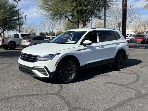 Certified 2024 Volkswagen Tiguan SE image 31
