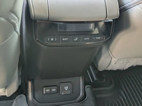 Used 2023 Toyota Highlander Limited AWD/4WD image 22