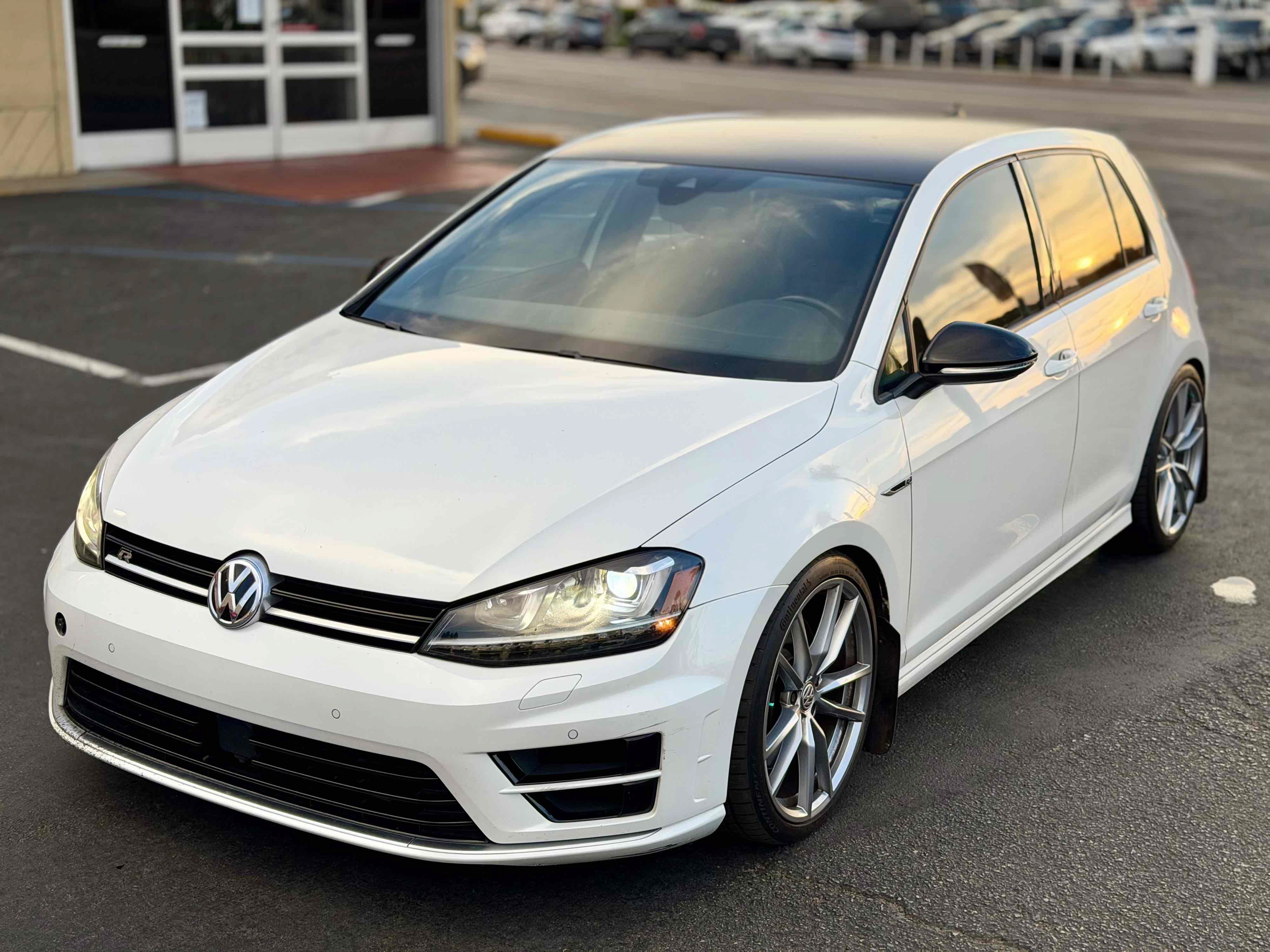 Used 2017 Volkswagen Golf R 4-Door AWD/4WD image 6