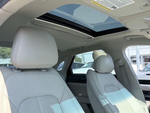Used 2017 Lincoln MKZ Reserve FWD image 38