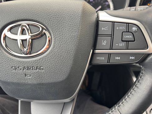 Used 2022 Toyota Highlander XLE image 30