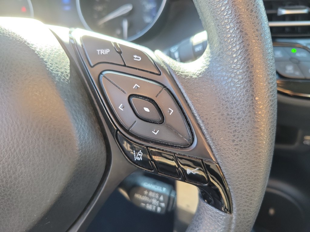 Used 2021 Toyota C-HR LE FWD image 19