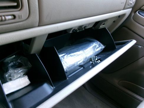 Used 2005 Chevrolet Suburban Z71 w/ Preferred Equipment Group image 39