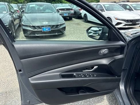Used 2023 Hyundai Elantra Limited FWD image 33