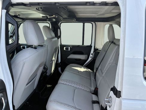 Used 2023 Jeep Wrangler Unlimited Sahara AWD/4WD image 14