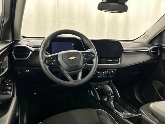 Used 2025 Chevrolet TrailBlazer LT AWD/4WD image 18