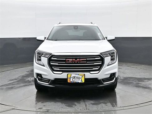 Used 2024 GMC Terrain SLT image 2