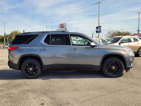 Used 2021 Chevrolet Traverse LT image 7