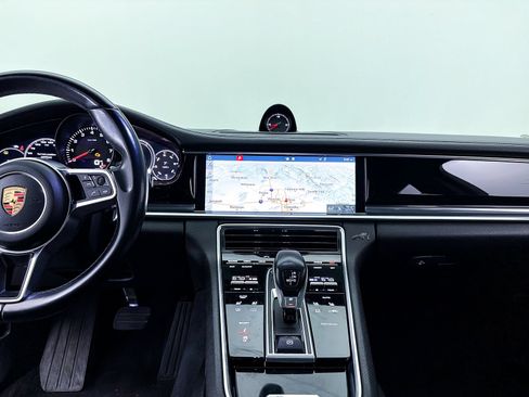 Used 2018 Porsche Panamera image 12