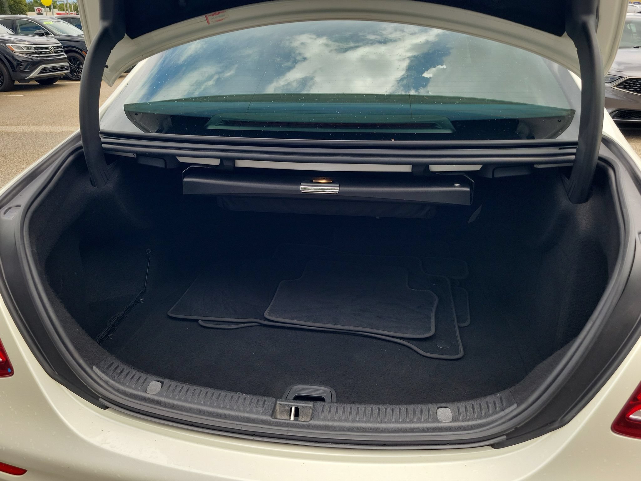 Used 2018 Mercedes-Benz E 300 image 10