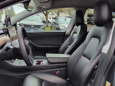 Used 2021 Tesla Model Y Long Range image 12