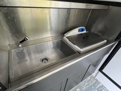 Used 2017 Mercedes-Benz Sprinter 3500 w/ Driver Comfort Package image 19