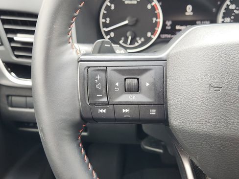 Used 2025 Nissan Rogue SV image 32