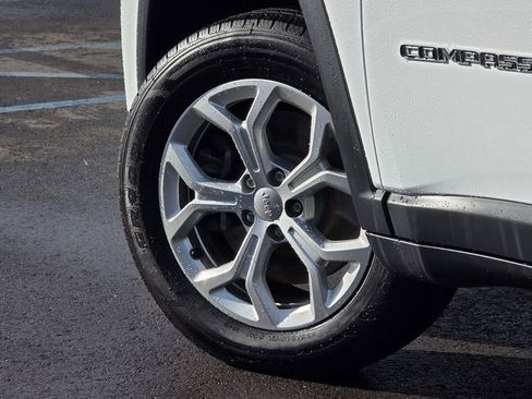 Used 2024 Jeep Compass Latitude image 8