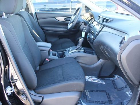 Used 2019 Nissan Rogue Sport S image 17