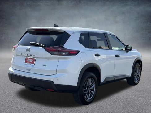 Used 2024 Nissan Rogue S AWD/4WD image 3