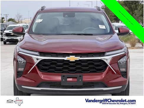 Certified 2025 Chevrolet Trax LT FWD image 8