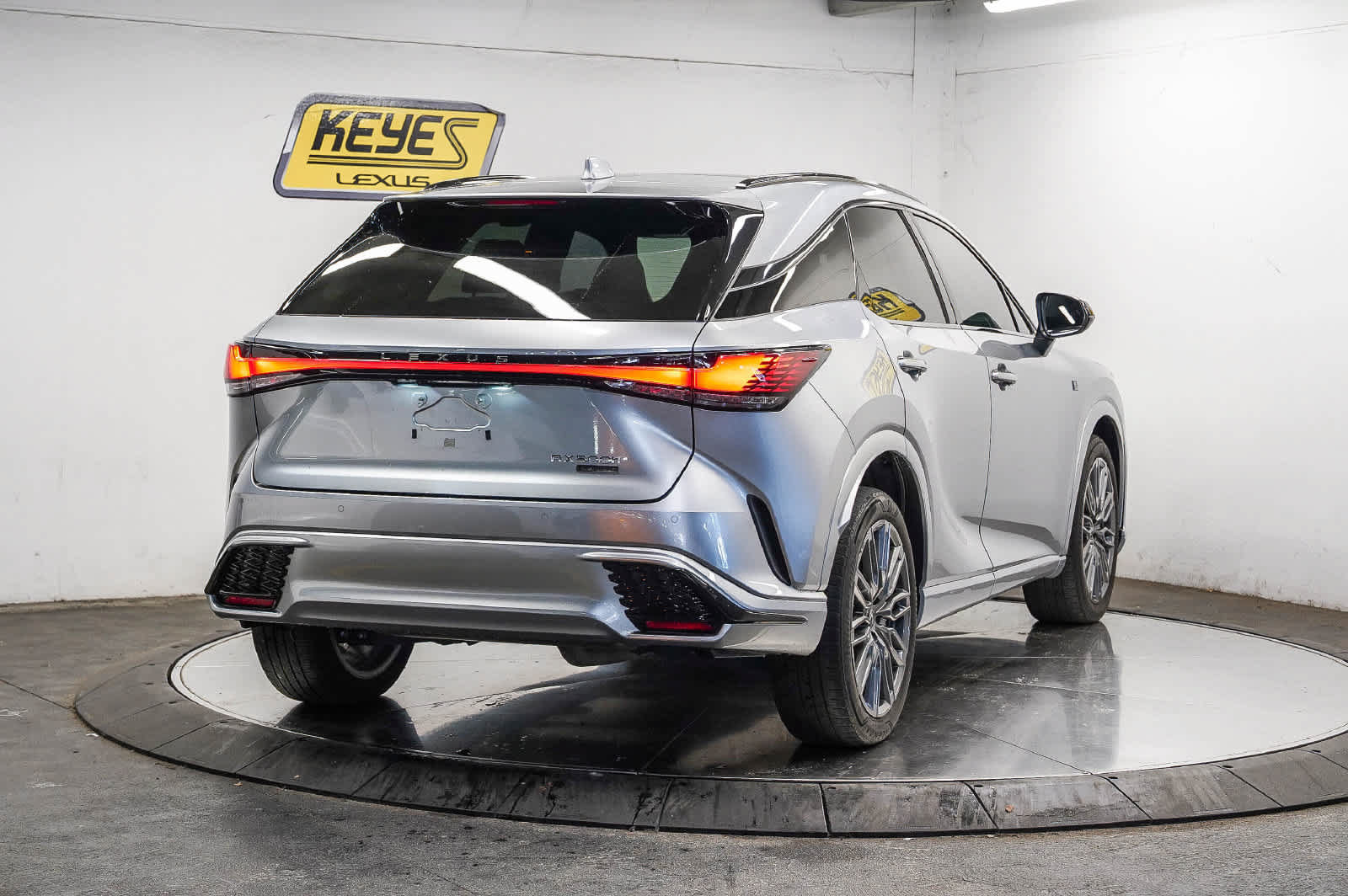 Used 2023 Lexus RX 500h F Sport w/ Accessory Package (Z1) AWD/4WD image 4