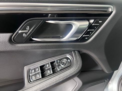 Certified 2024 Porsche Macan image 31