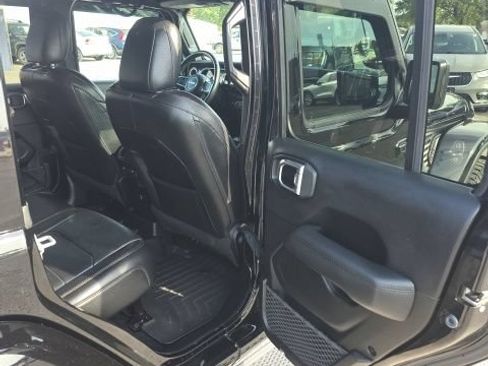 Used 2019 Jeep Wrangler Unlimited Sahara w/ Dual Top Group AWD/4WD image 23