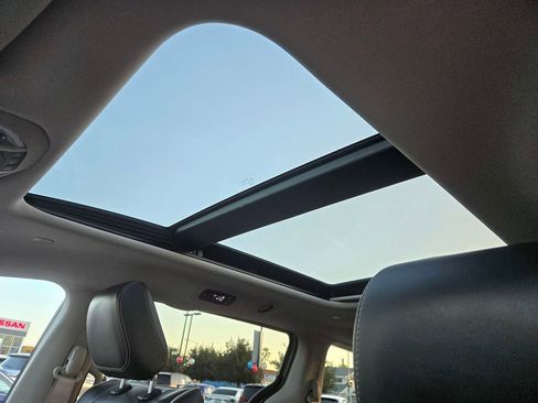 Used 2023 Chrysler Pacifica Limited image 19