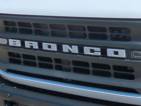 Used 2023 Ford Bronco Black Diamond w/ Sasquatch Package AWD/4WD image 12
